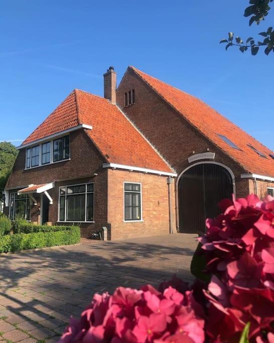 Rustig Logeerverblijf Aan De Rand Van De Stad Lekkum Exterior foto